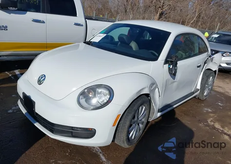 2015 Volkswagen Beetle 1.8T Fleet Edition из США, поврежденный, VIN 3VWF17AT3FM654924